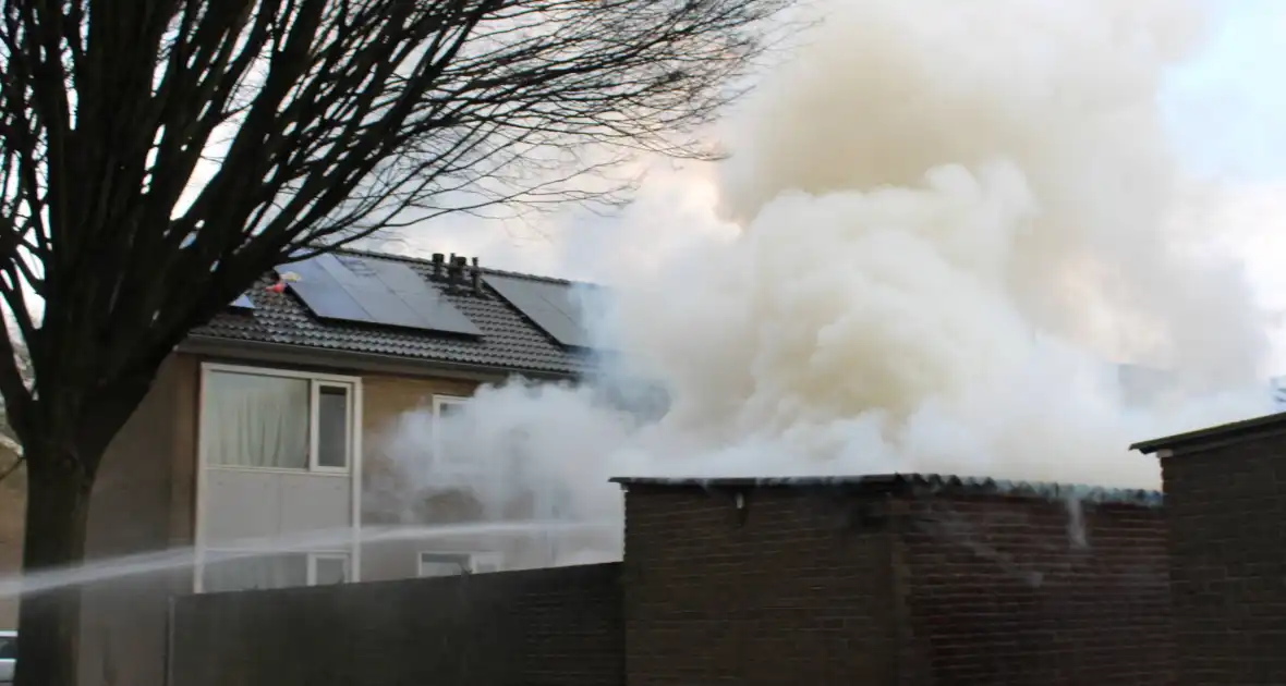 Uitslaande brand in schuur snel geblust - Foto 3