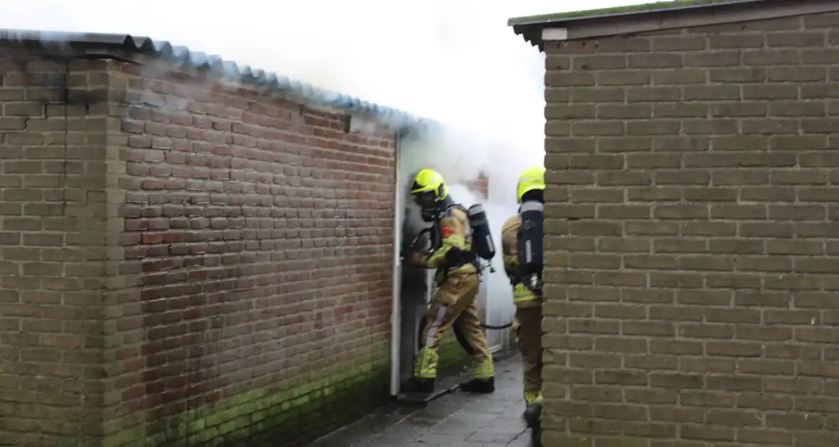 Uitslaande brand in schuur snel geblust - Foto 6