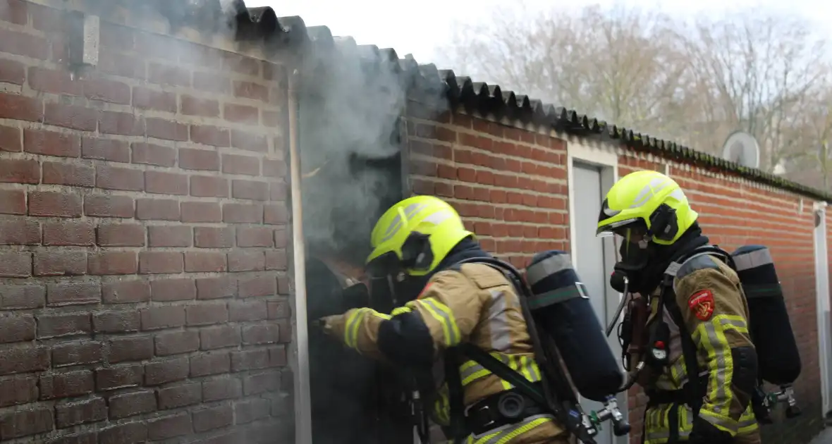 Uitslaande brand in schuur snel geblust - Foto 7