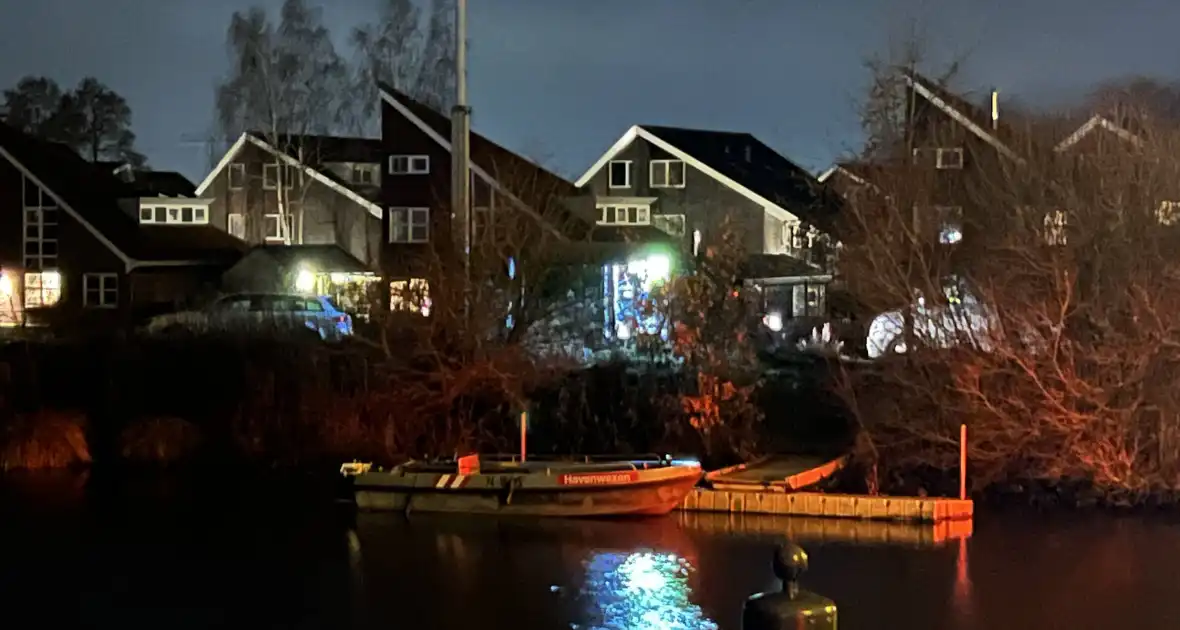 Politie en Recherche onderzoek in water bij Zernikebrug - Foto 1