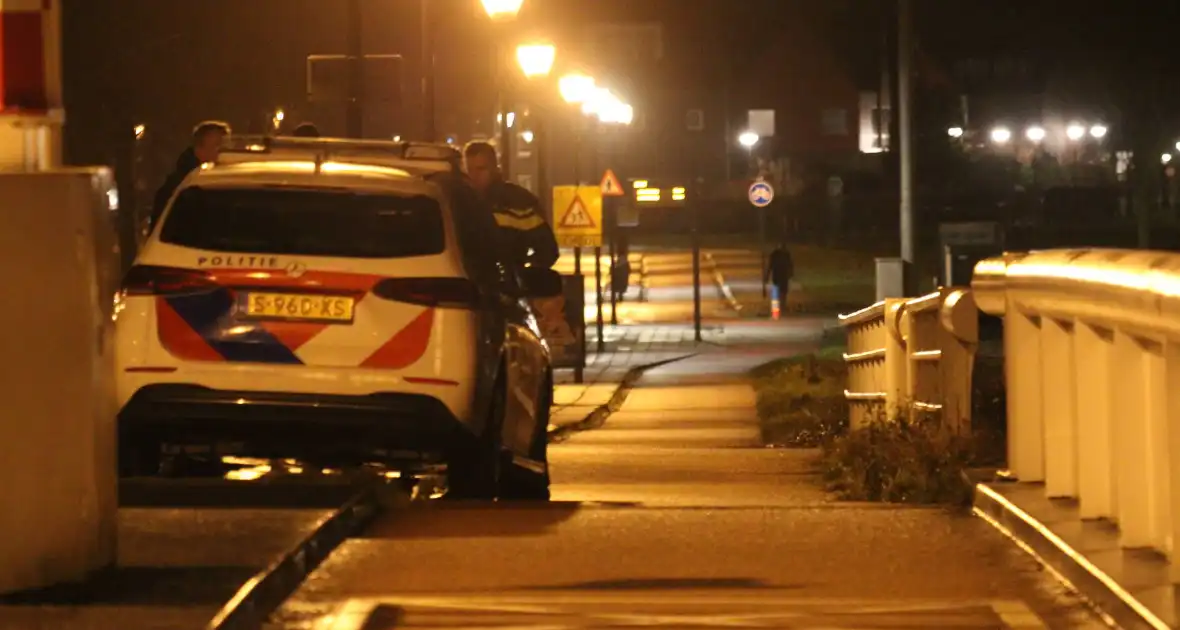 Politie en Recherche onderzoek in water bij Zernikebrug - Foto 7