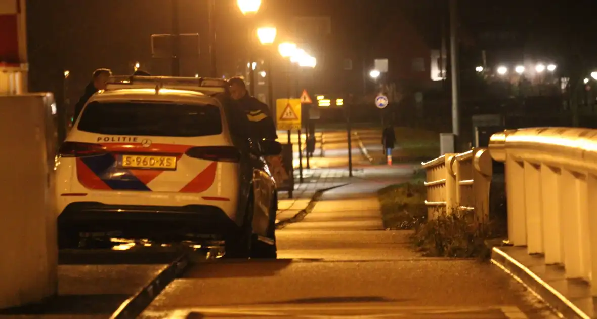 Politie en Recherche onderzoek in water bij Zernikebrug - Foto 8