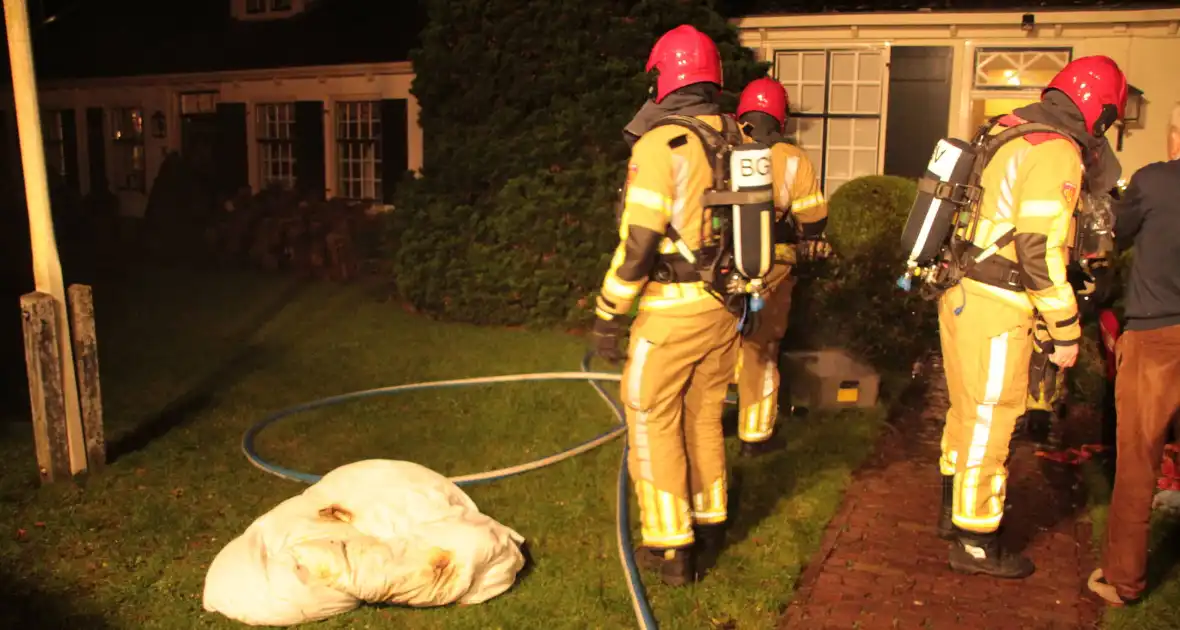 Kerstboombrand in woning snel onder controle