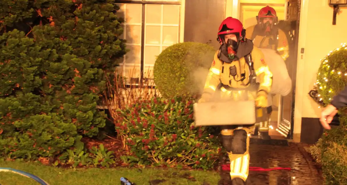 Kerstboombrand in woning snel onder controle - Foto 5