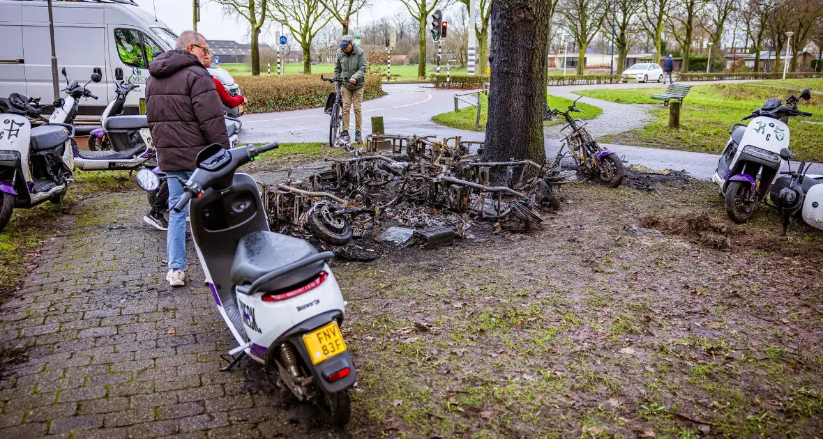 Meerdere Check-deelscooters gaan in vlammen op - Foto 4