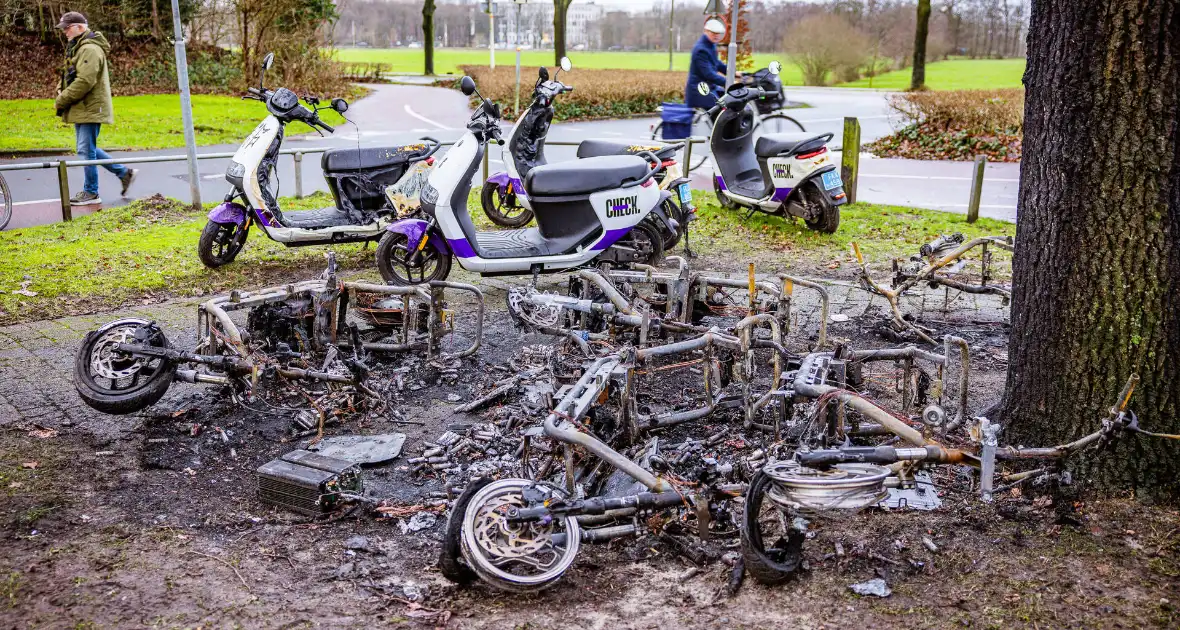 Meerdere Check-deelscooters gaan in vlammen op - Foto 6