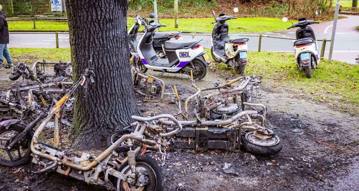 Meerdere Check-deelscooters gaan in vlammen op - Foto 7