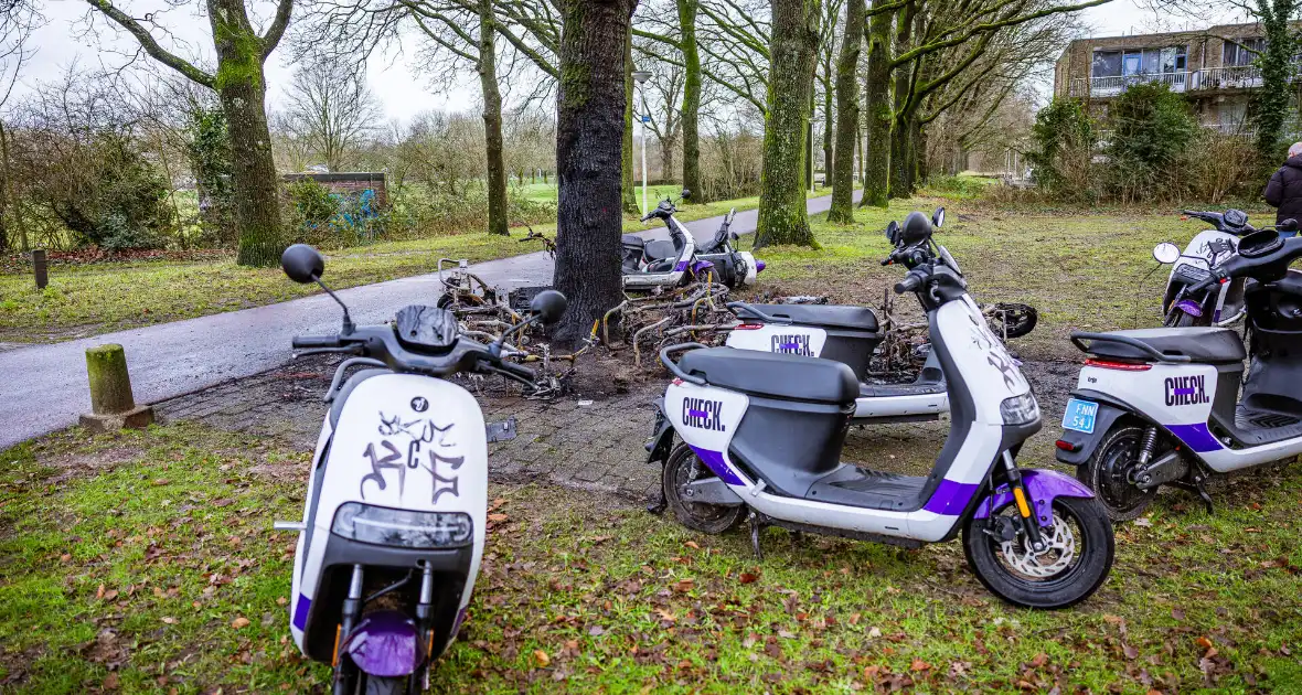 Meerdere Check-deelscooters gaan in vlammen op - Foto 9