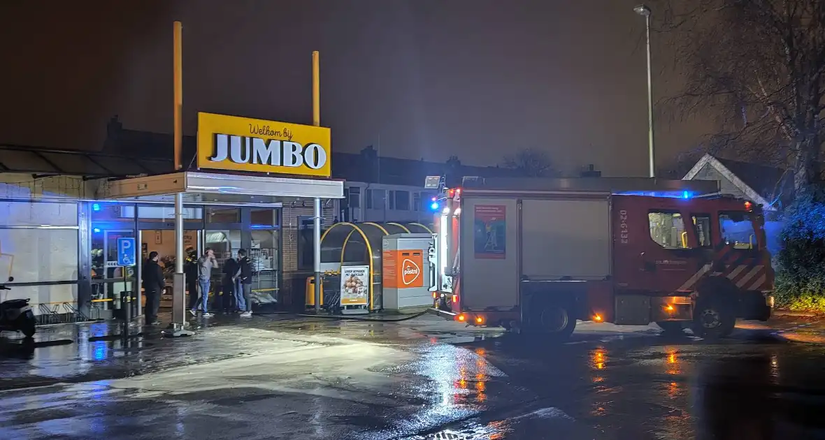 Supermarkt ontruimd door brand in meterkast - Foto 1