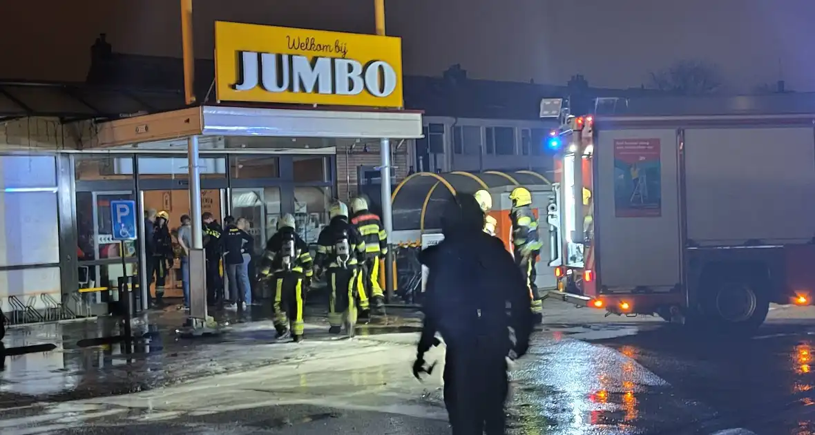 Supermarkt ontruimd door brand in meterkast - Foto 2