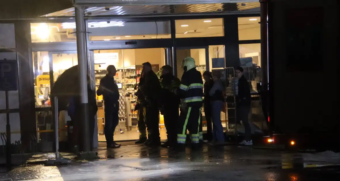 Supermarkt ontruimd door brand in meterkast - Foto 3