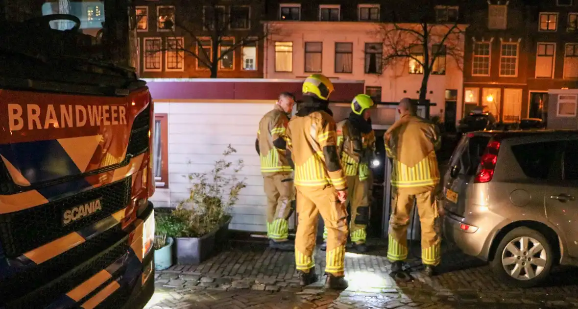 Persfotografen assisteren bij losgeslagen woonboot - Foto 3