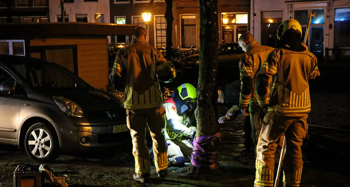 Persfotografen assisteren bij losgeslagen woonboot - Foto 9