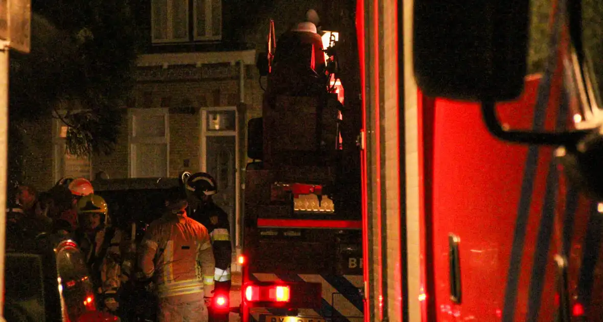 Hoogwerker ingezet voor stormschade aan dakkapel - Foto 1