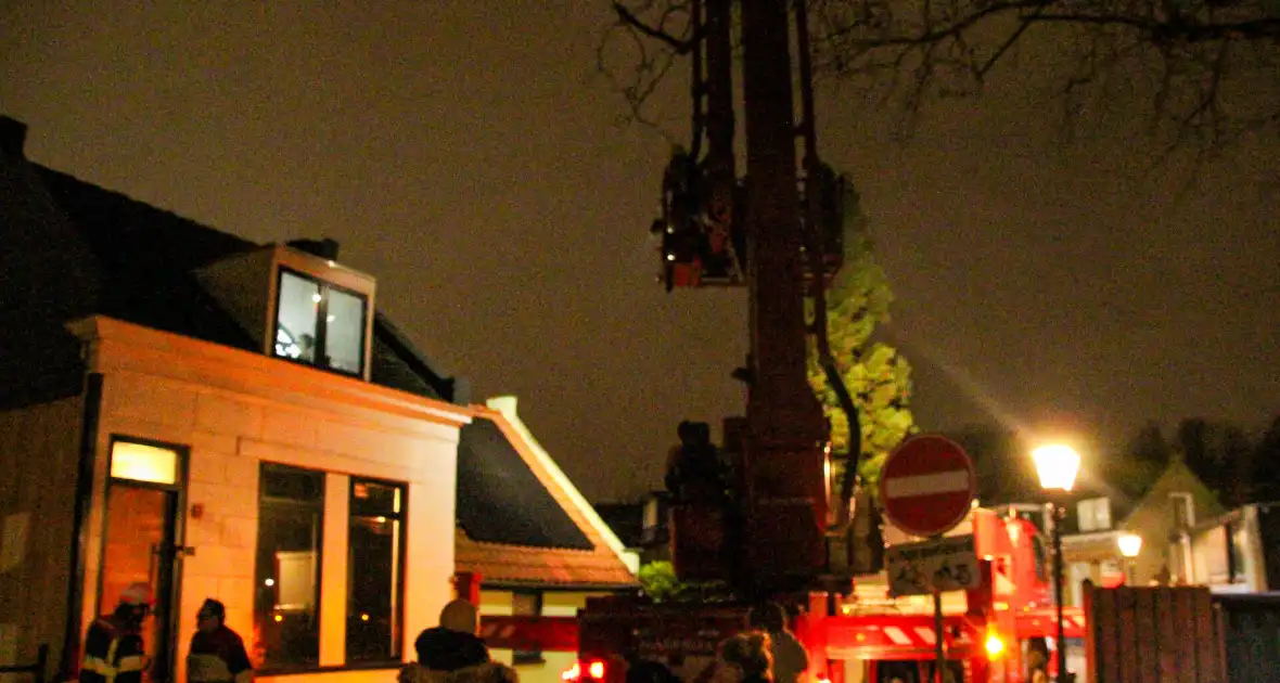 Hoogwerker ingezet voor stormschade aan dakkapel - Foto 6