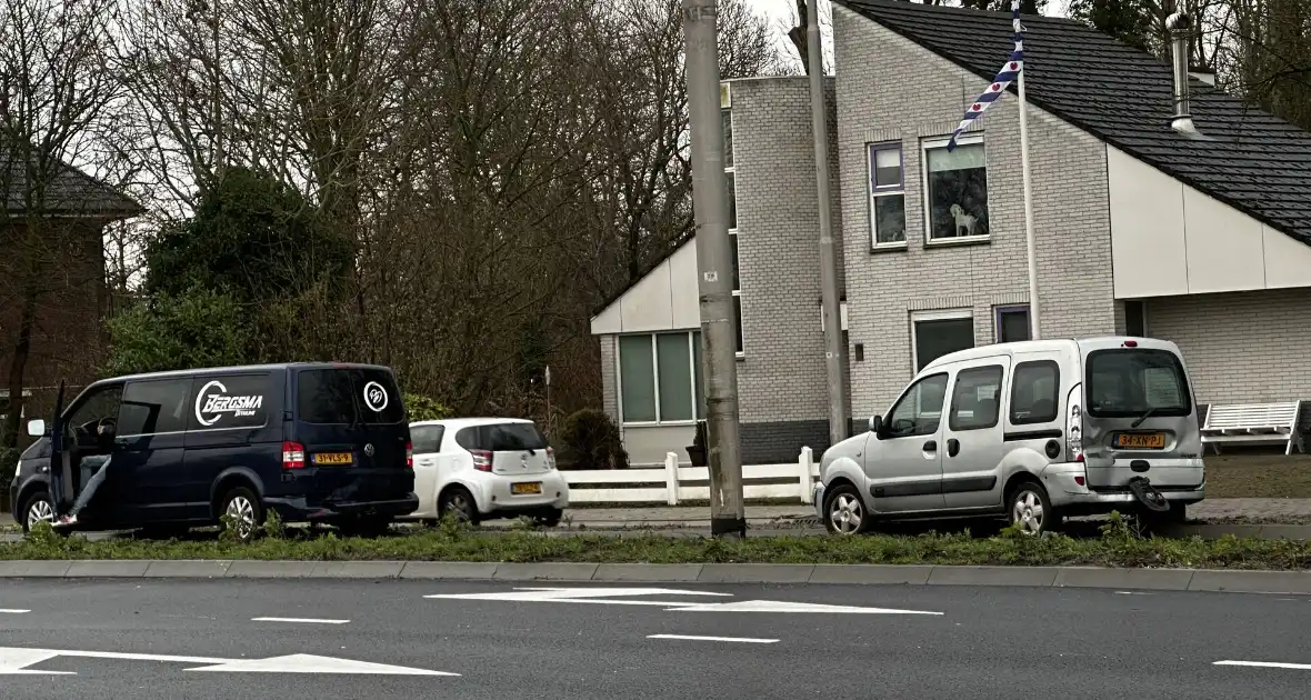 Politievoertuig betrokken bij ongeval - Foto 2