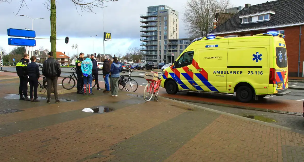 Persoon hard ten val met elektrische fiets - Foto 2