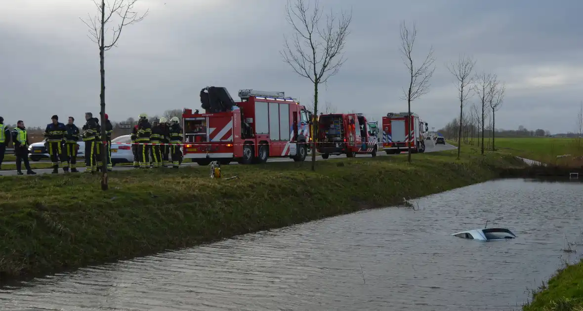 Brandweer ingezet voor te water geraakte auto - Foto 4