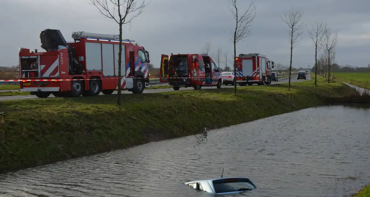 Brandweer ingezet voor te water geraakte auto - Foto 5