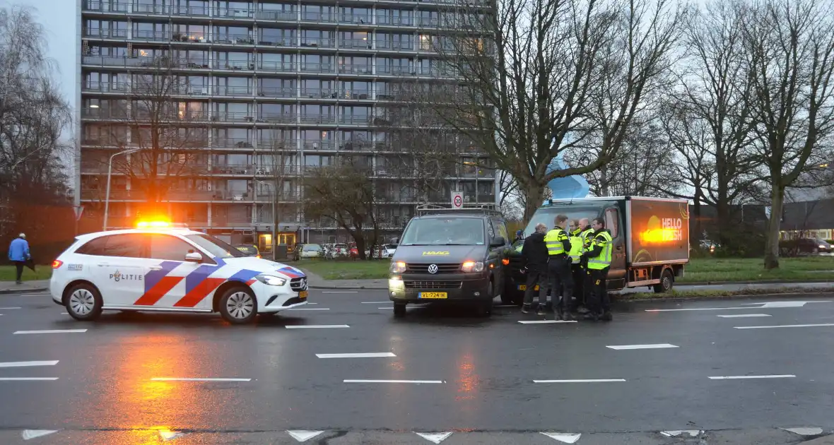 Twee bedrijfsbussen op elkaar geklapt - Foto 4