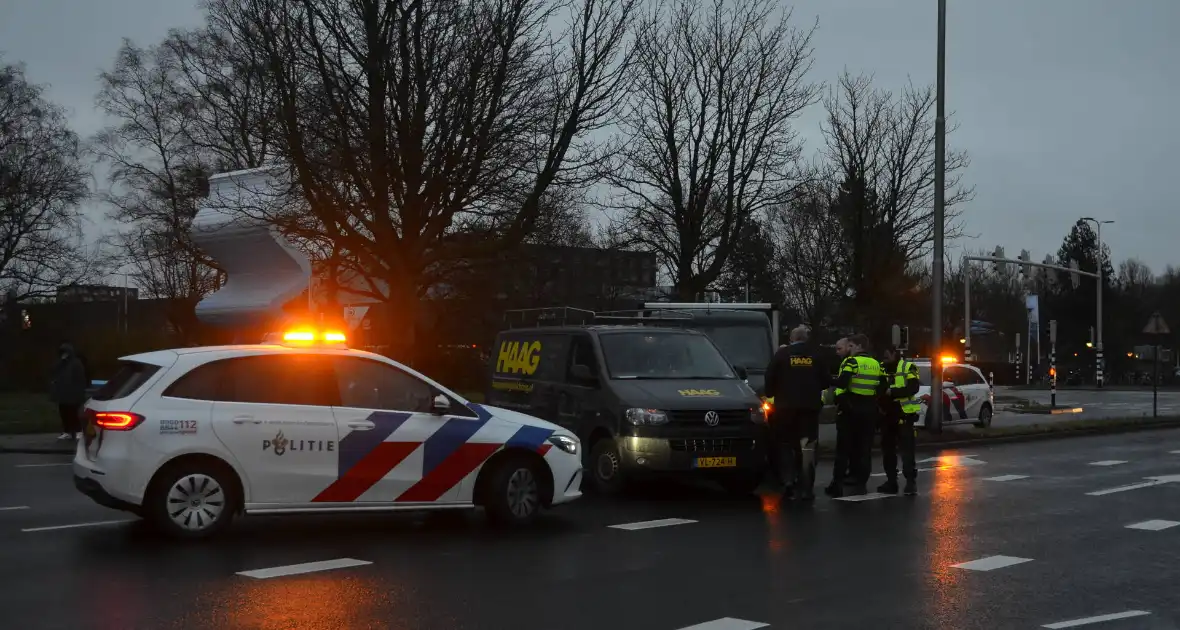 Twee bedrijfsbussen op elkaar geklapt - Foto 5