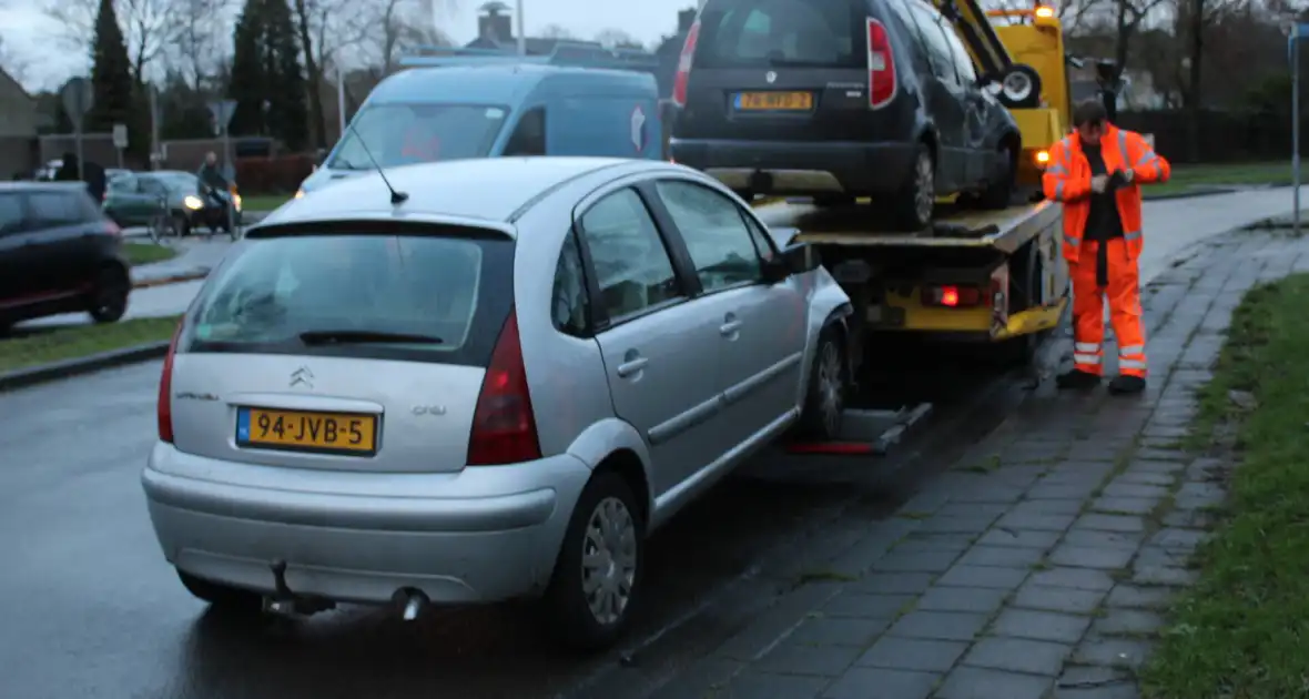 Flinke schade na botsing tussen twee voertuigen - Foto 1