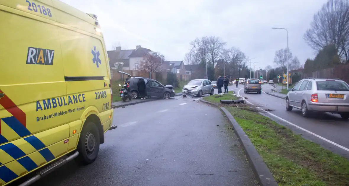 Flinke schade na botsing tussen twee voertuigen - Foto 12