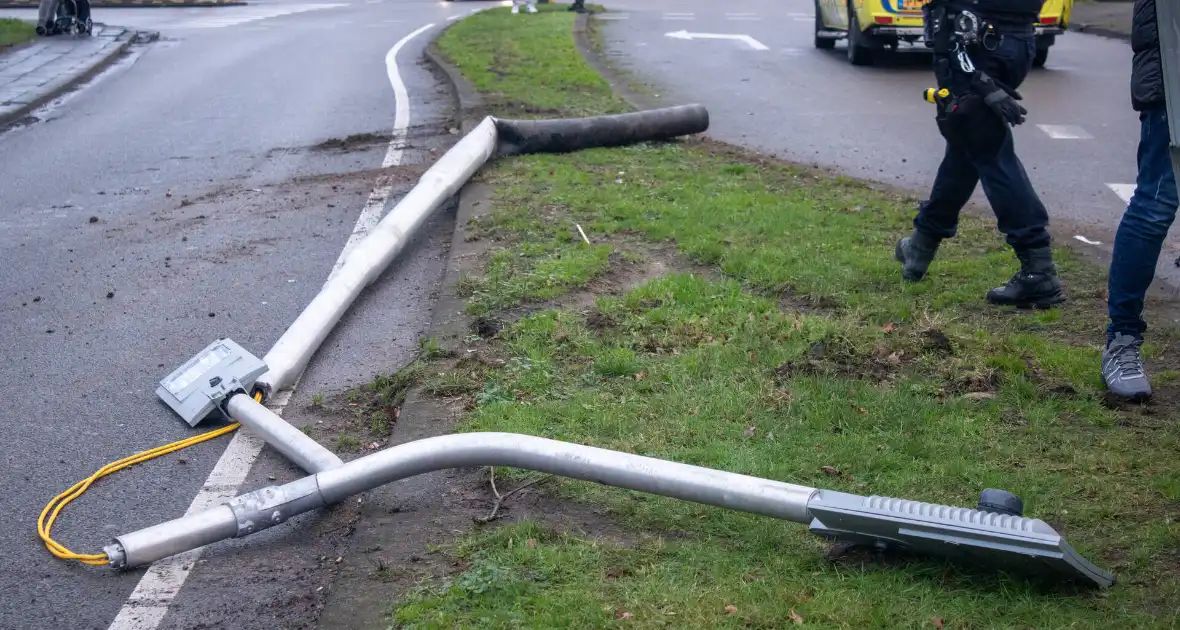 Flinke schade na botsing tussen twee voertuigen - Foto 13