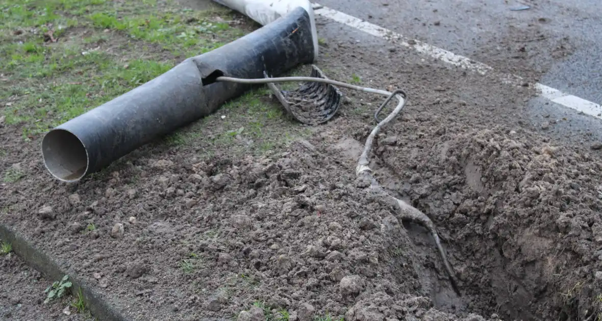 Flinke schade na botsing tussen twee voertuigen - Foto 4