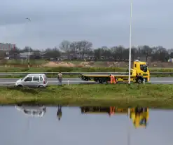 Weer vliegt een auto uit de bocht op afrit