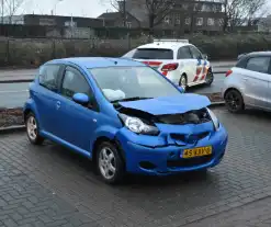 Automobilist botst tegen tunnelwand