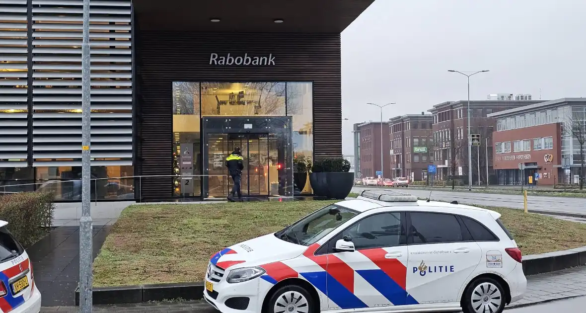 Politie ingezet nadat overval alarm afgaat bij bank