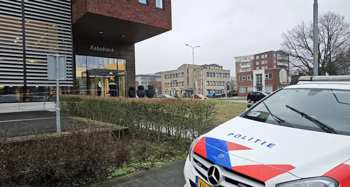 Politie ingezet nadat overval alarm afgaat bij bank - Foto 2