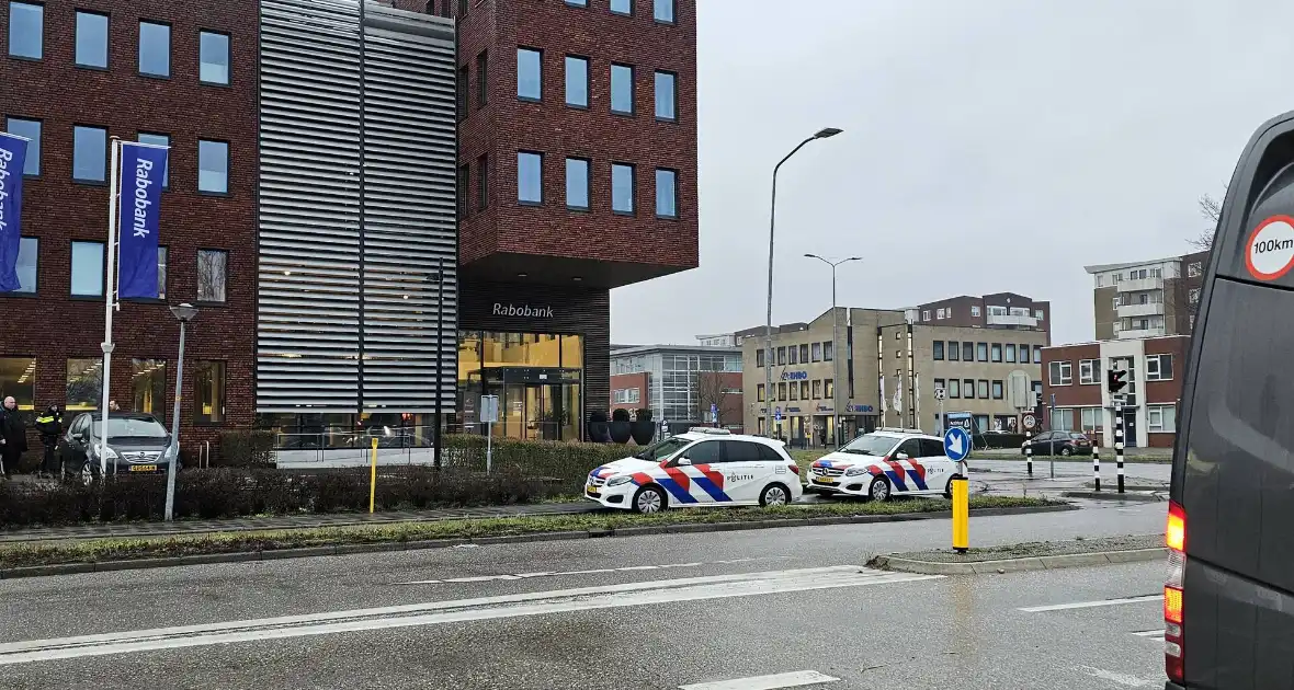 Politie ingezet nadat overval alarm afgaat bij bank - Foto 3