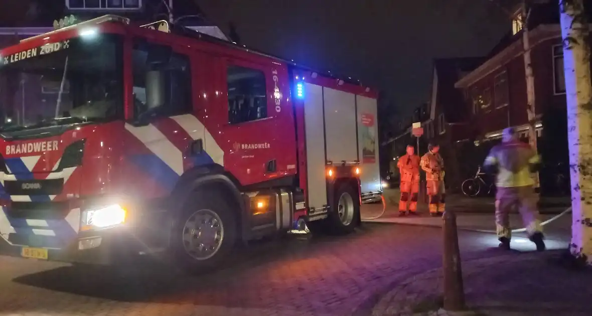 Brand in grote stapel kerstbomen - Foto 2