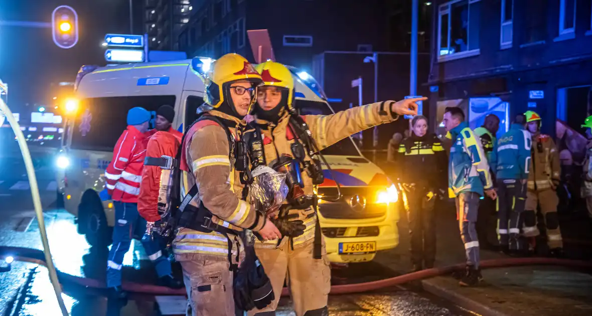 Persoon overleden bij uitslaande woningbrand - Foto 3