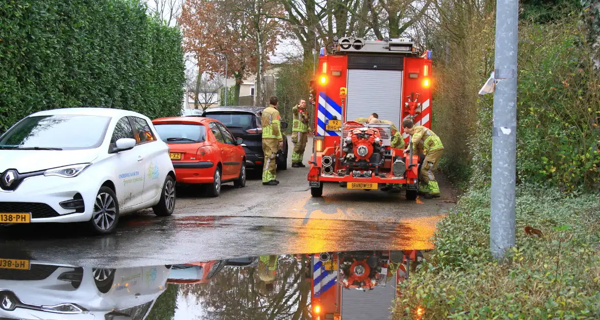 Straat onder water na overstroming riool - Foto 11