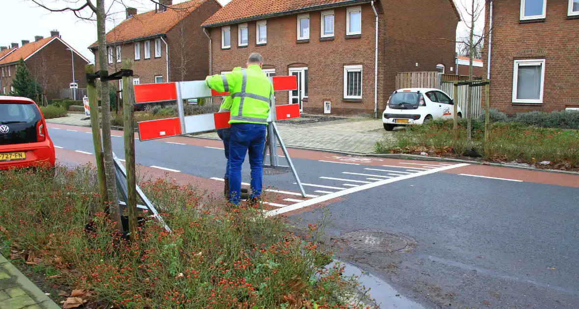 Straat onder water na overstroming riool - Foto 12