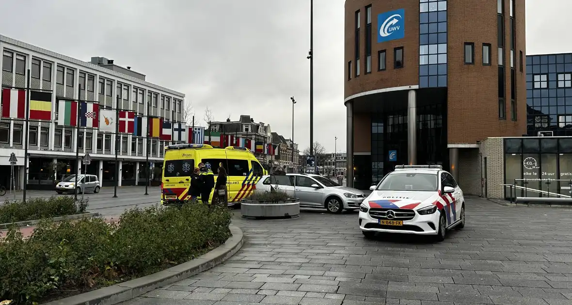 Vrouw op elektrische fiets aangereden door auto