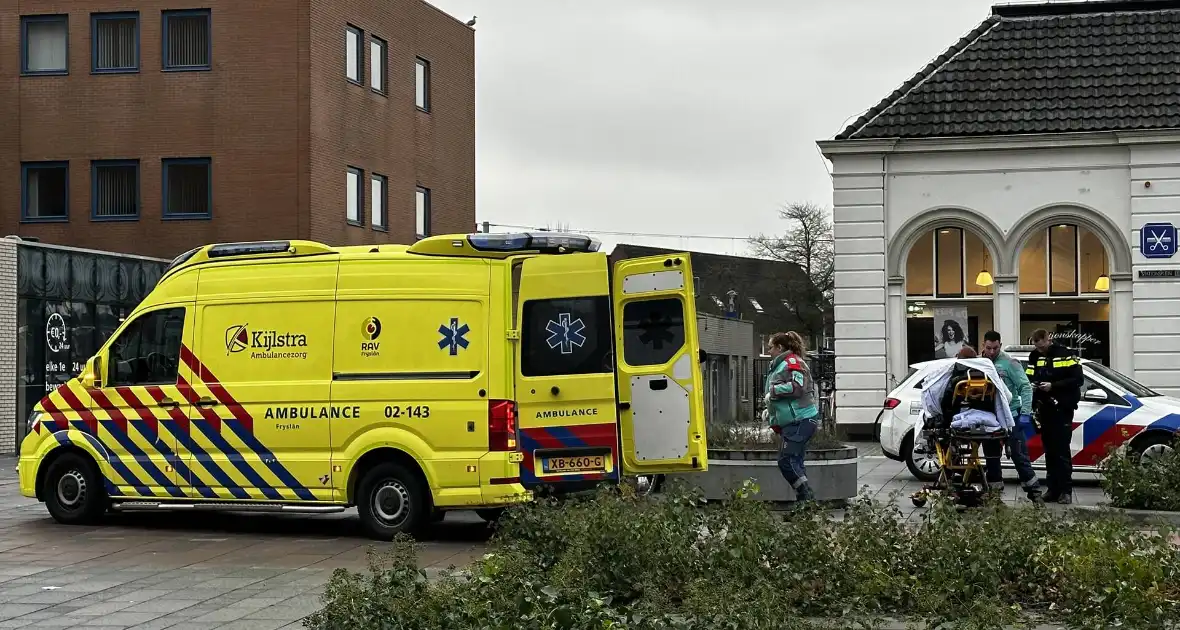 Vrouw op elektrische fiets aangereden door auto - Foto 2