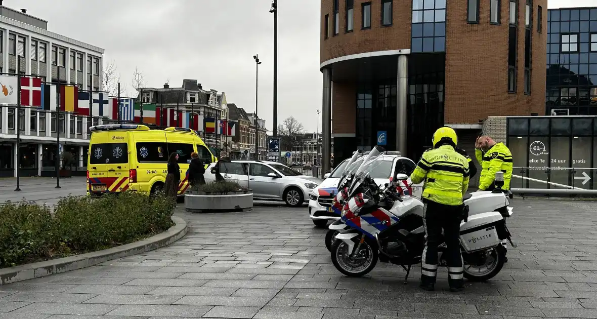 Vrouw op elektrische fiets aangereden door auto - Foto 4