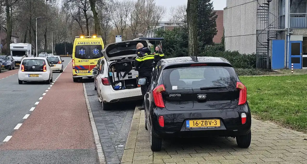 Automobilist ziet andere auto over het hoofd