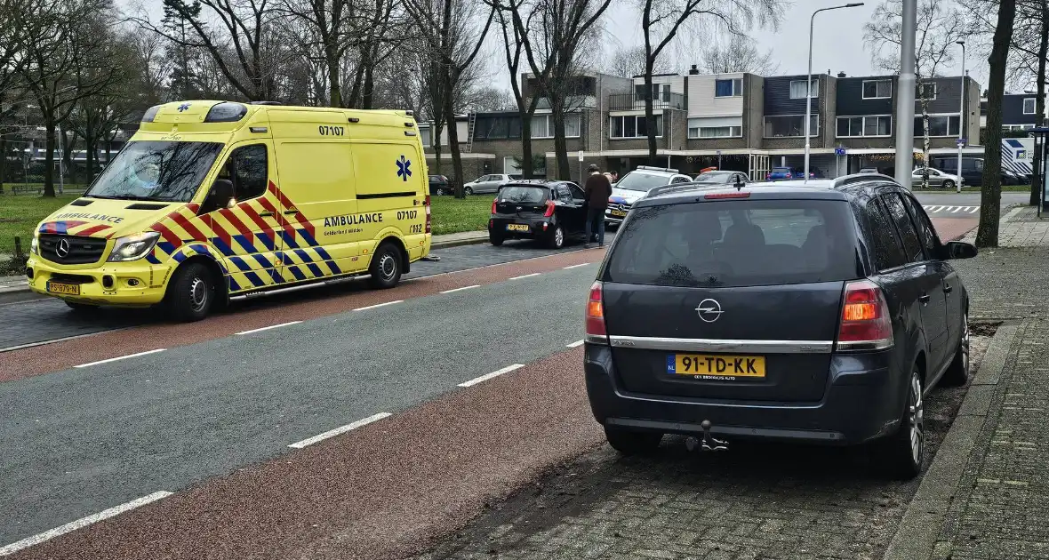 Automobilist ziet andere auto over het hoofd - Foto 1