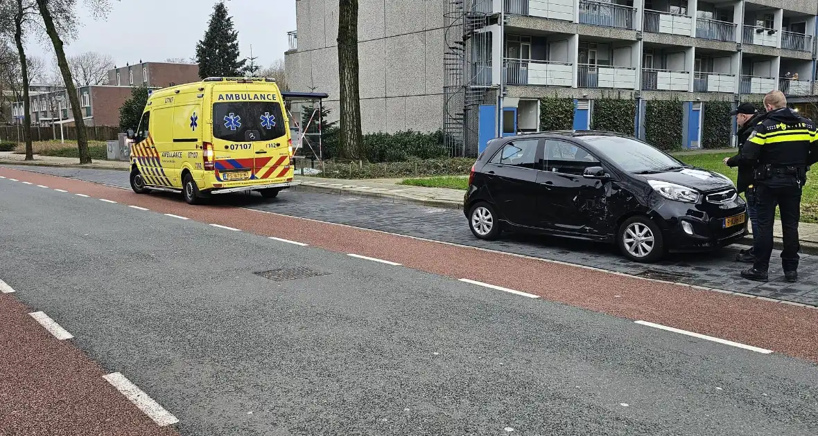 Automobilist ziet andere auto over het hoofd - Foto 2