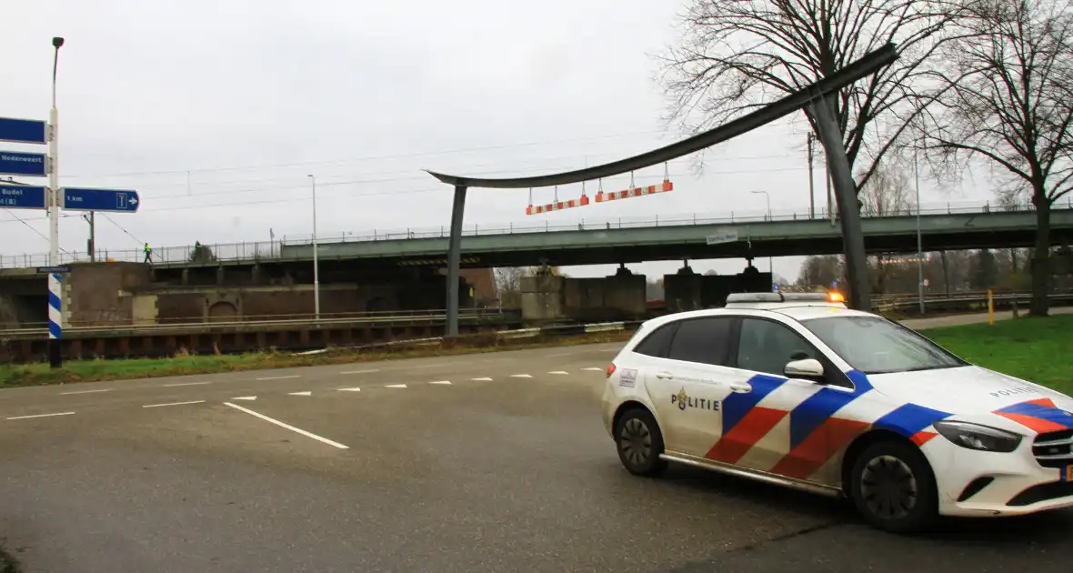 Hulpdiensten zoeken naar persoon op spoor - Foto 2