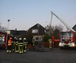 Brand in schoorsteen slaat over naar dakkapel