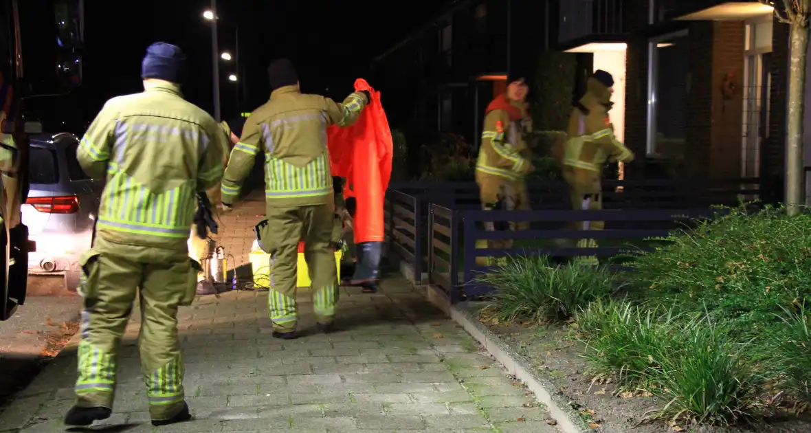 Brandweer pompt water uit kruipruimte - Foto 5