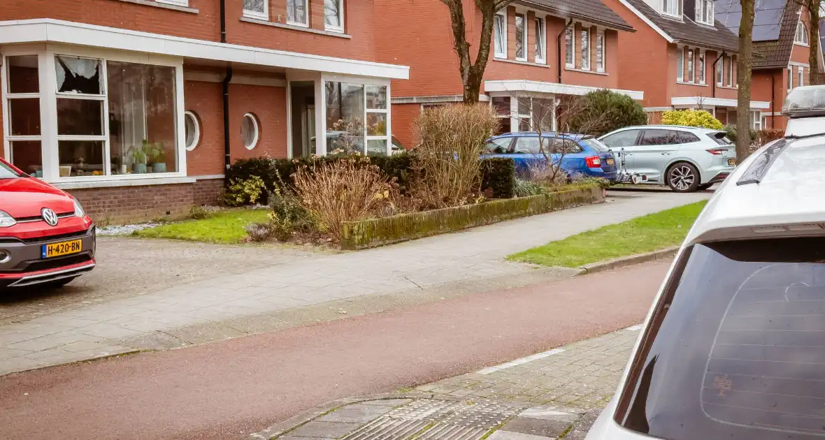 Ruit ingeslagen bij woninginbraak in Nieuwland - Foto 4