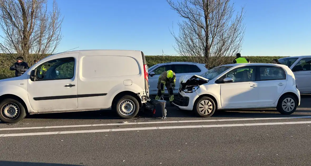 Schade en file na kettingbotsing - Foto 1