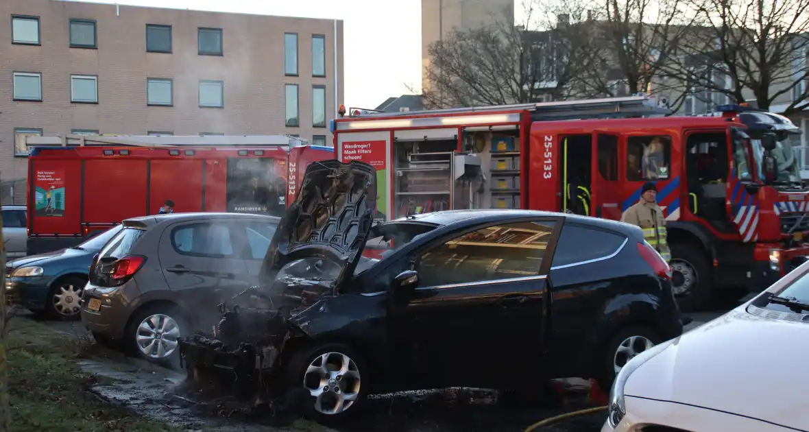 Auto flink beschadigd bij brand